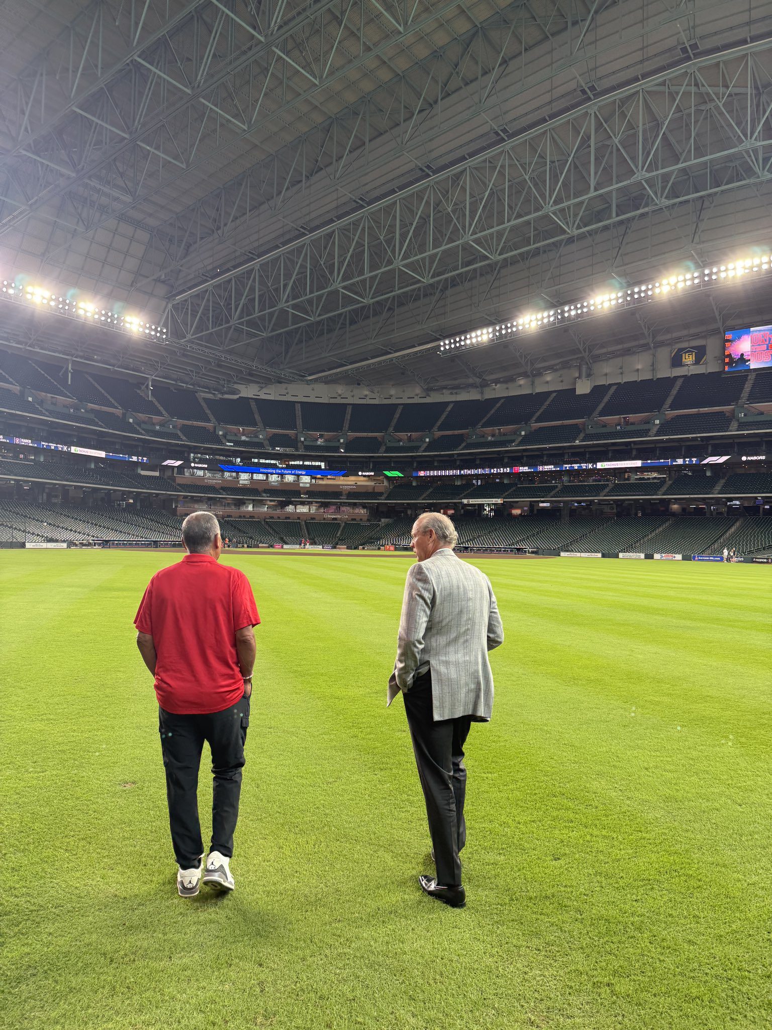 University of Houston coach Kelvin Sampson and Astros owner Jim Crane have bonded too. (@LandonGoesling)