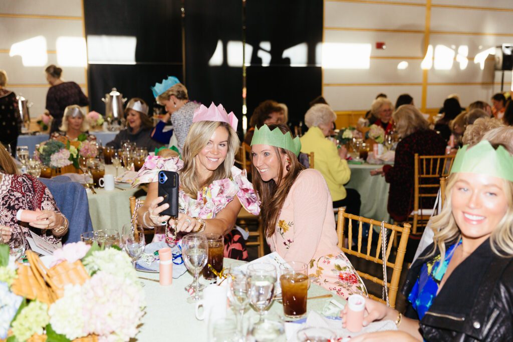 Laura Price, Lara Francis (Photo by Vanessa Chavez)