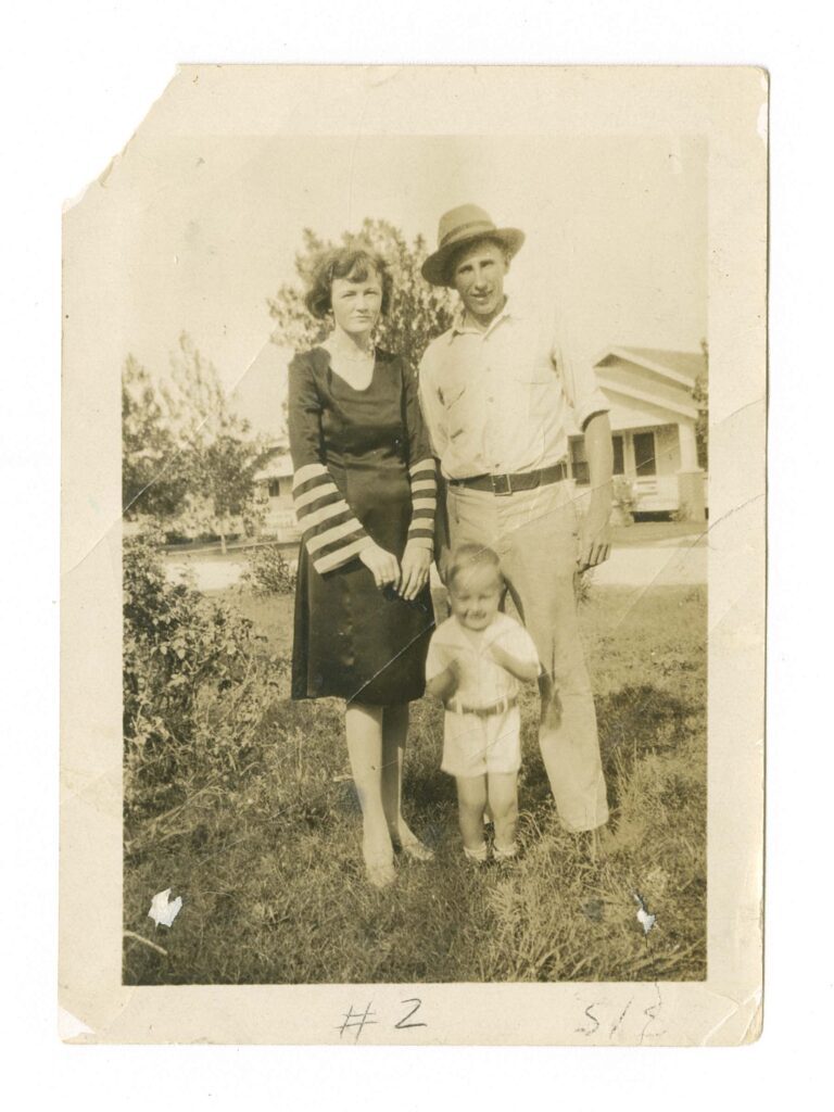 Dora, Ernest and Milton [Robert] Rauschenberg, Port Arthur, Texas, 1928 (Robert Rauschenberg Foundation Archives, New York)