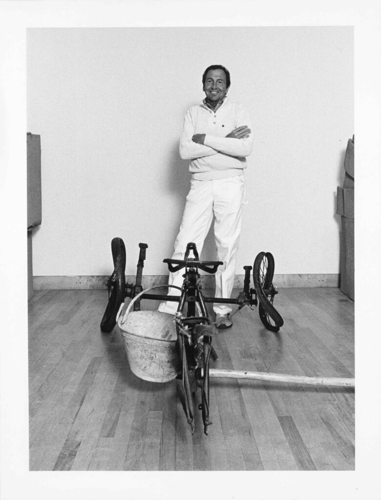 Robert Rauschenberg with "Untitled (Early Egyptian)," 1973, at the Robert Rauschenberg retrospective exhibition, Tate Gallery, London, England, April 1981 (Robert Rauschenberg Foundation Archives, New York)