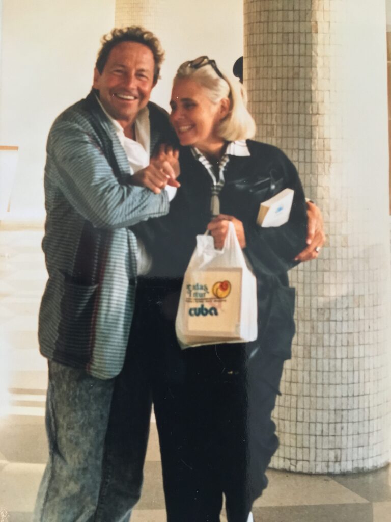 Robert Rauschenberg, Fredericka Hunter at Rauschenberg Overseas Cultural Interchange in Cuba, 1988 (Courtesy Fredericka Hunter, Texas Gallery)