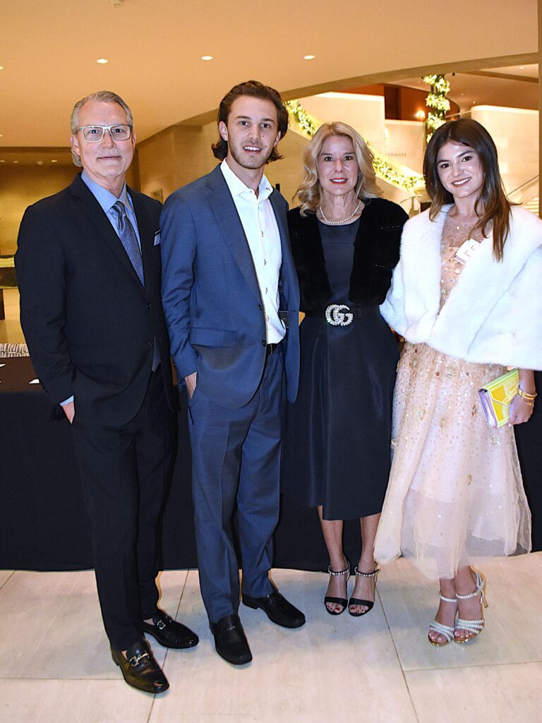 Ben Lange, Luke Lange, Tracy Lange, Livia Lange (Photo by: Deborah Brown)