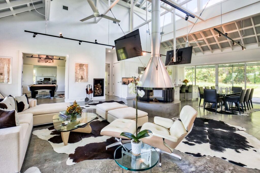 The living room at Whitehall Ranch speaks to a contemporary esthetic.