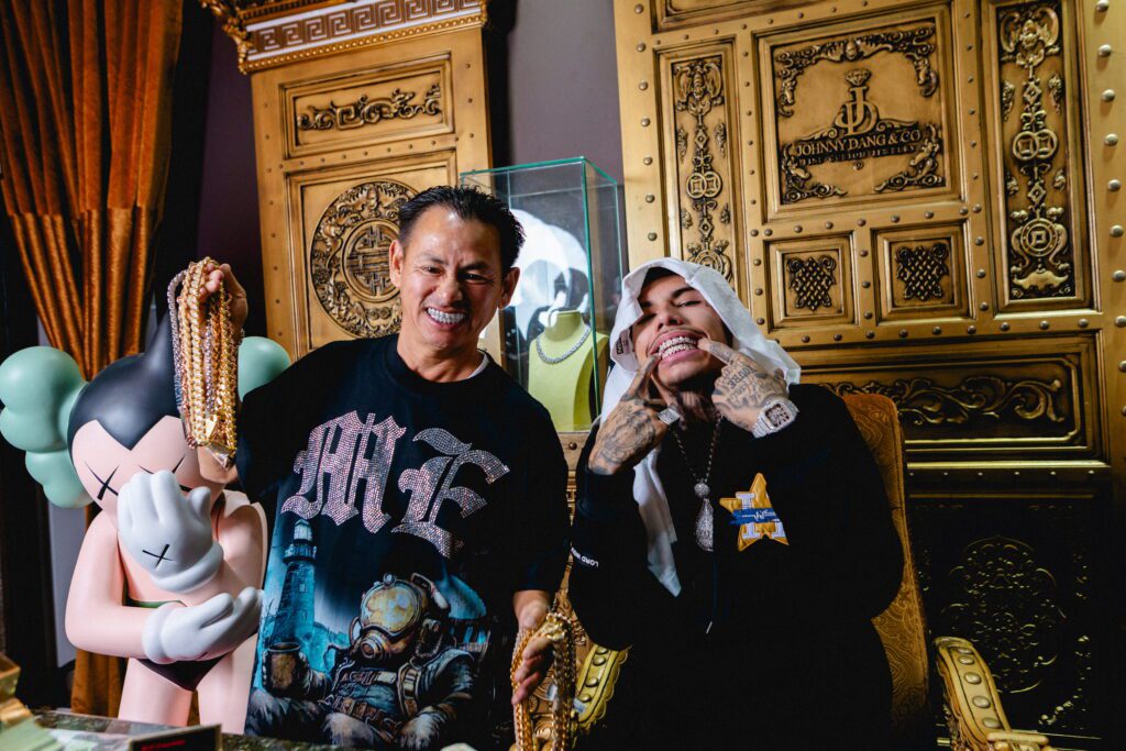 Dang with hip-hop client RNB.FOEMOB. (Photo by Antonio Chicaia)