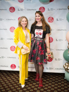 Donae Chramosta, Beth Muecke (Photo by Daniel Ortiz)