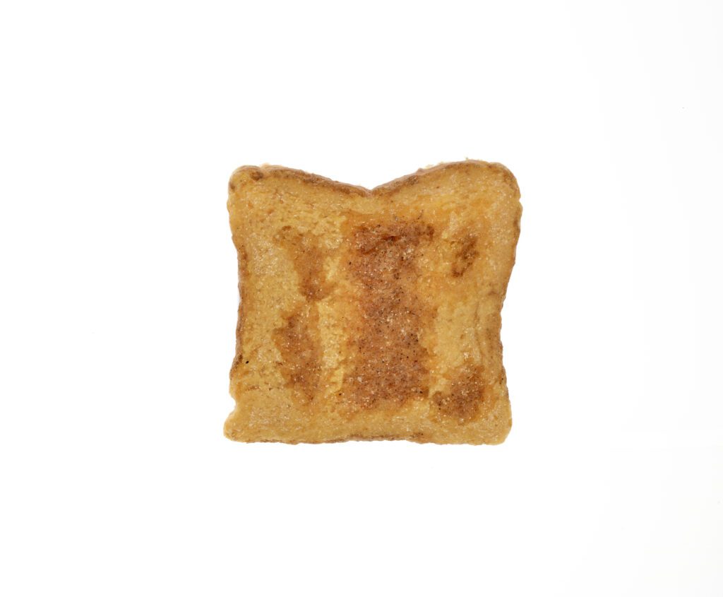 Gisbert Stach, Golden Toast #3 brooch, 2013, Baltic amber, silicone
and stainless steel, Dallas Museum of Art, promised gift of Deedie
Potter Rose. © Gisbert Stach. Photo by Chad Redmon, courtesy
Dallas Museum of Art.