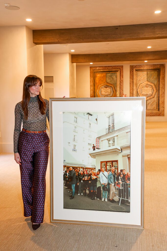 Photographer Chrsitiana Reckling with her photograph 'Look!' (Photo by Mia Bonner Photography)