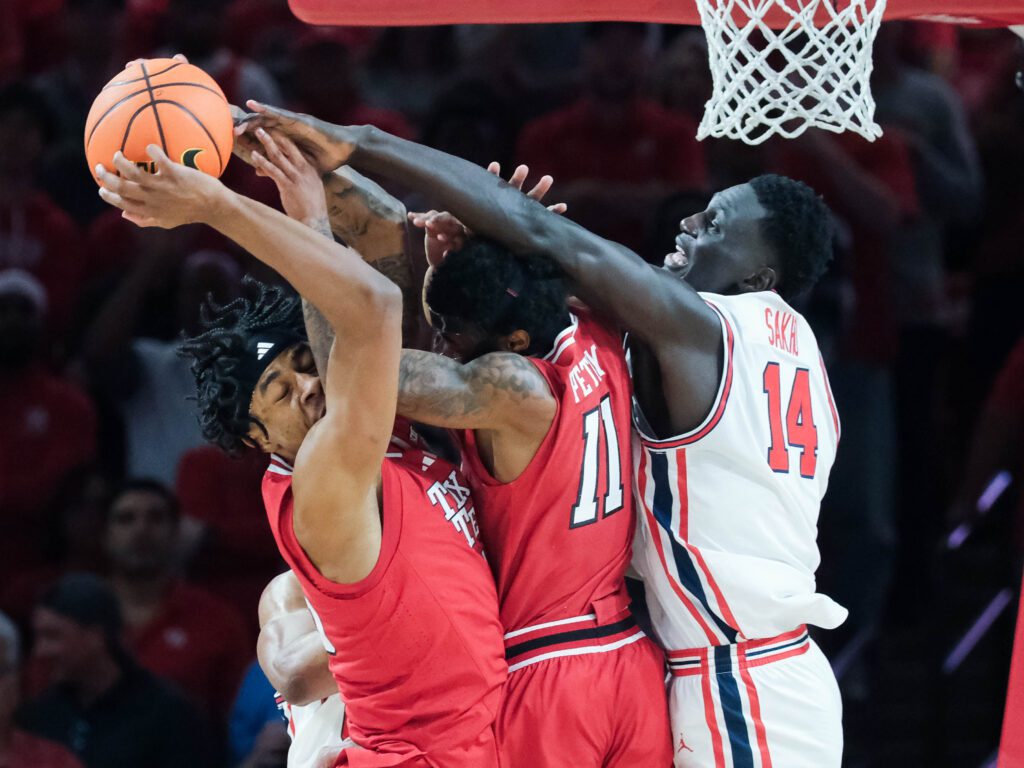 University of Houston backup center Kalifa Sakho is showing more and more of his skills. (Photo by F. Carter Smith)