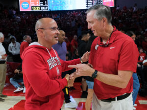 Astros Manager Joe Espada and UH football coach Willie Fritz meet at halftime of the UH-Texas Tech Big XII basketball contest at the Fertitta Center, Tuesday, January 6, 2026