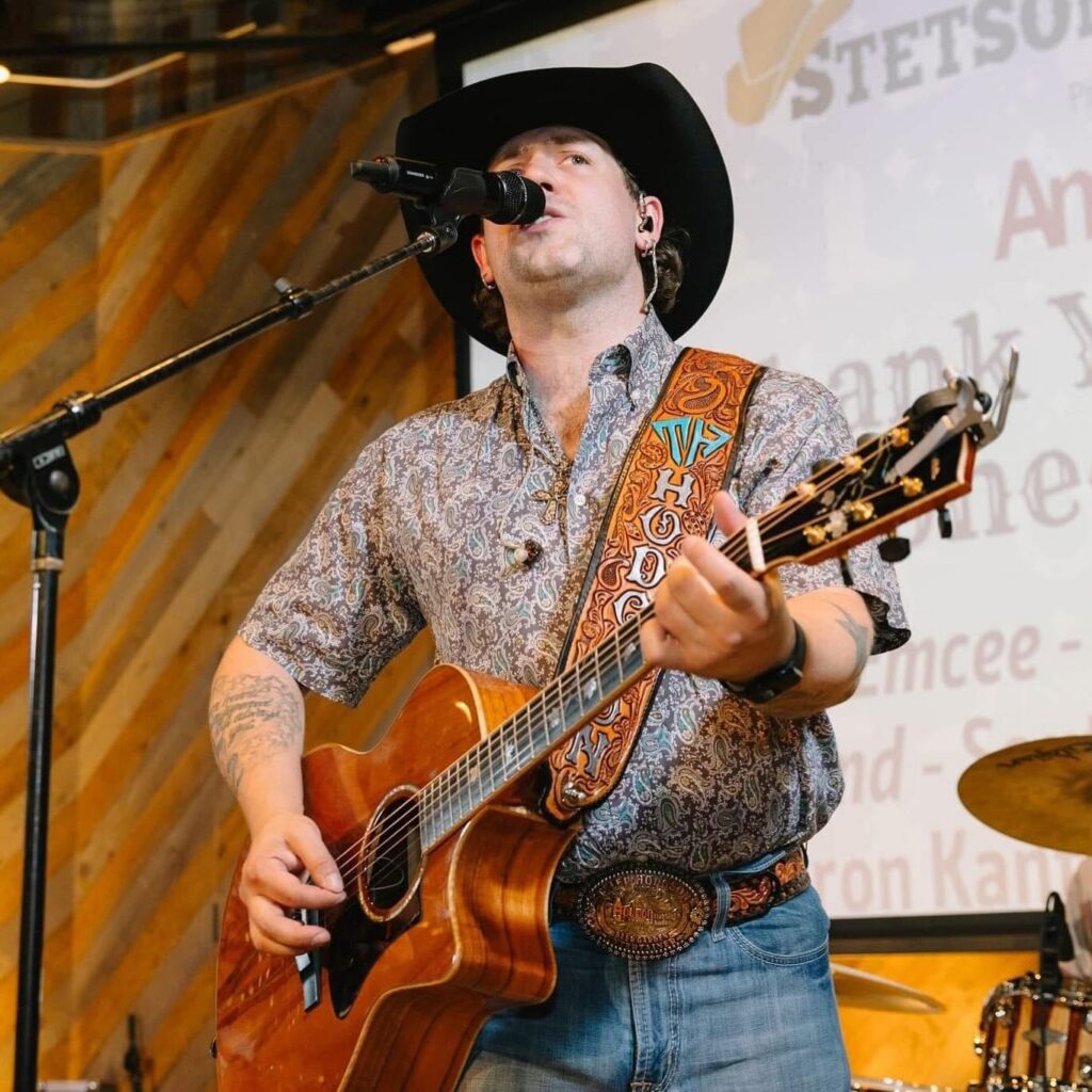 Wild Stallilon singing