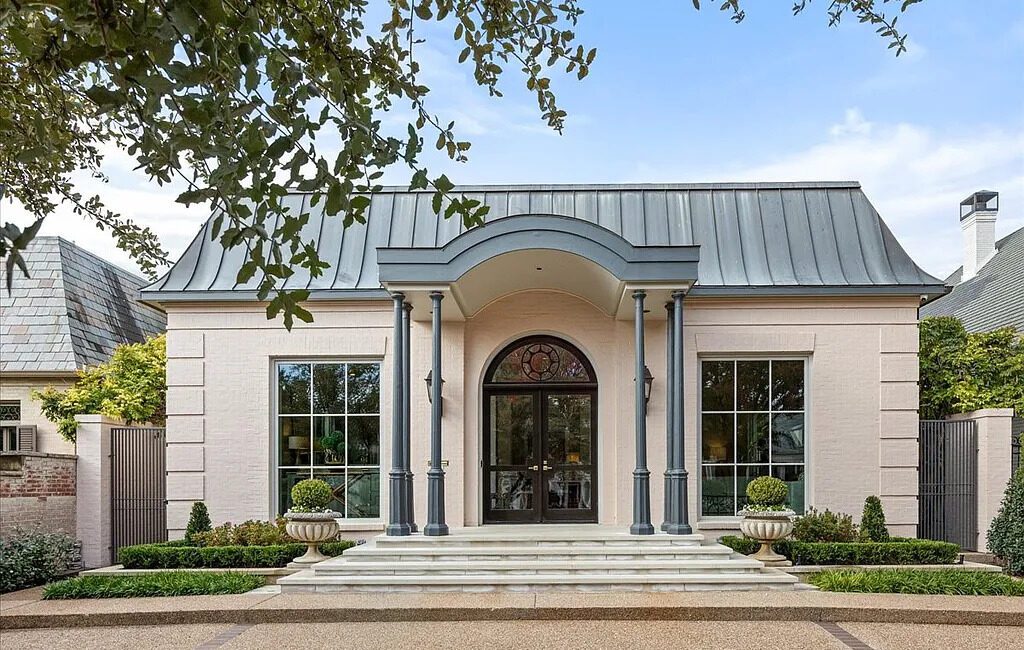 1616 Carleton Avenue