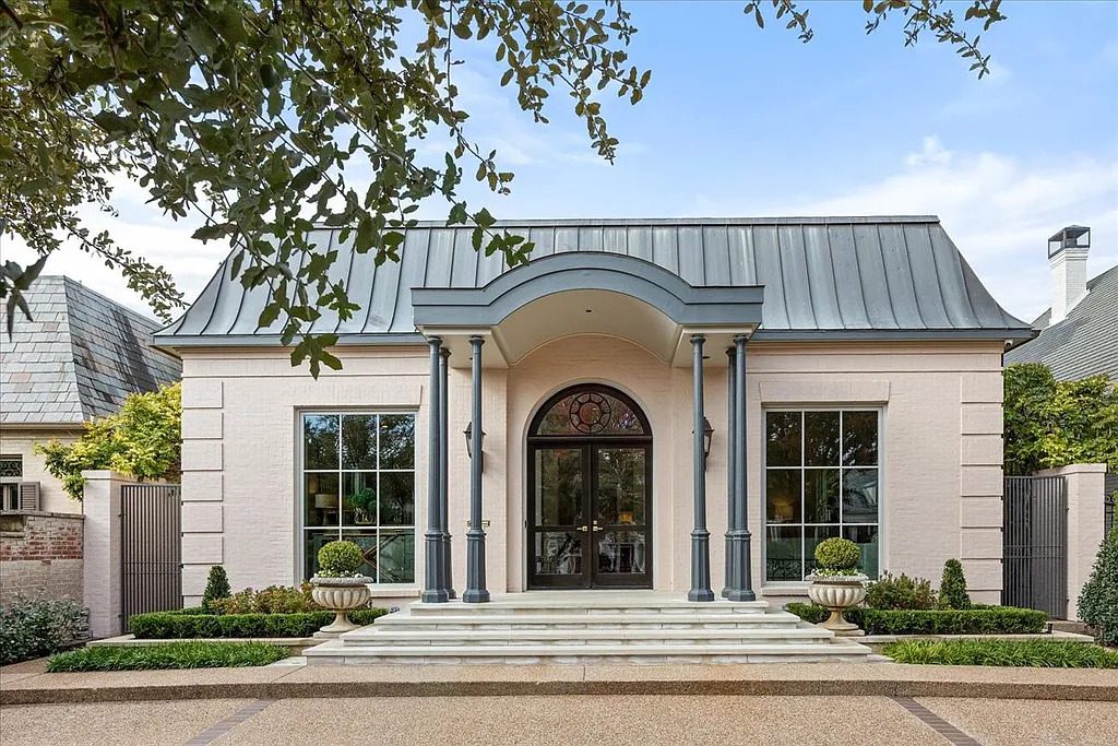 1616 Carleton Avenue