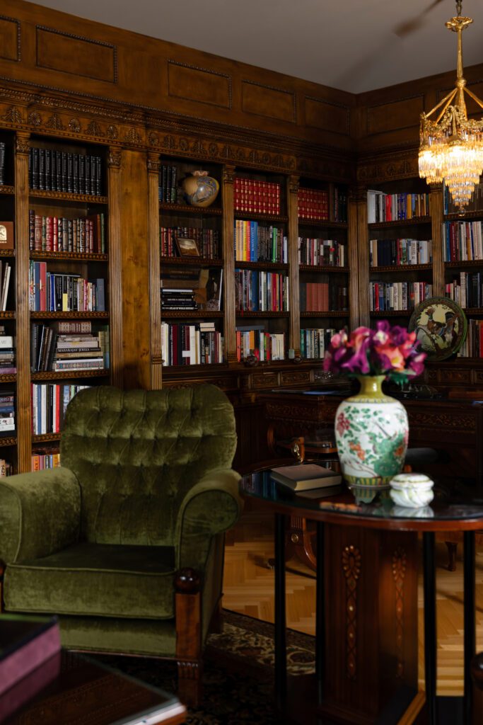 The library at 6 W. Rivercrest Drive (Photo by Laurie Perez)