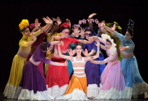 English National Ballet in Annabelle Lopez Ochoa’s Broken Wings Â© Laurent Liotardo