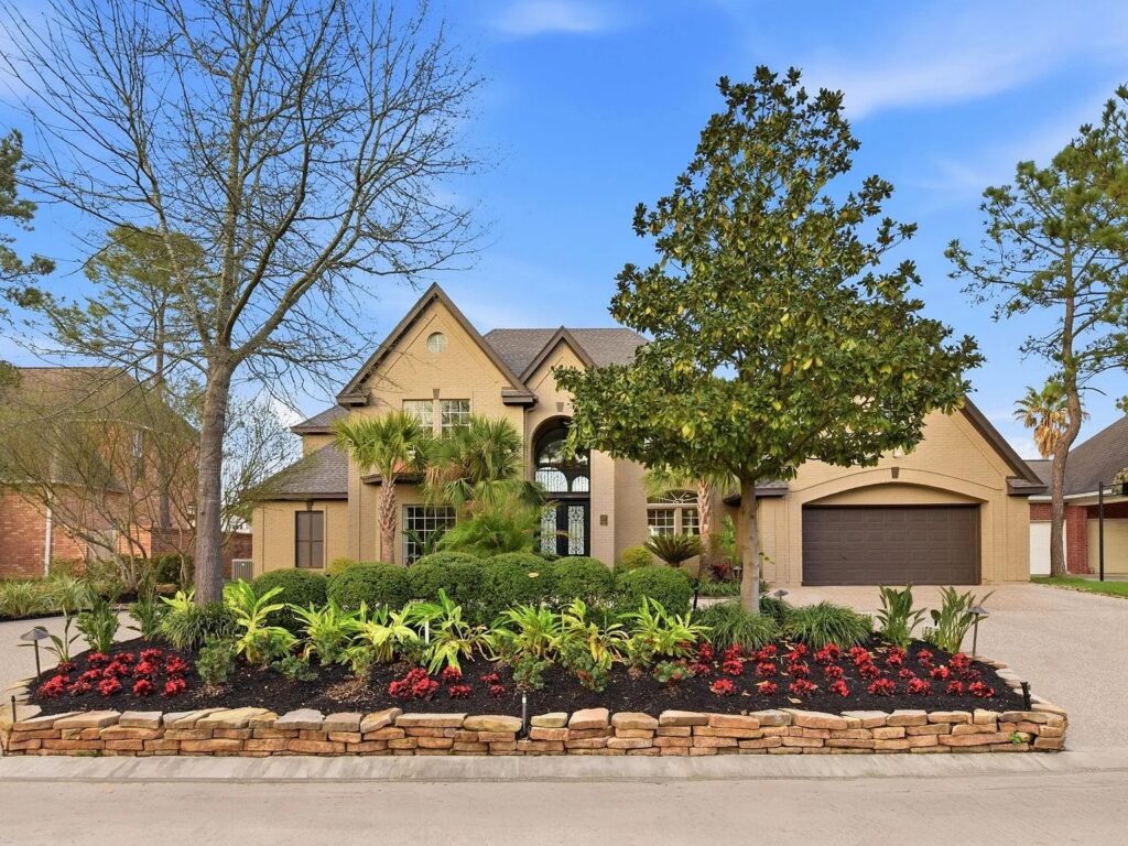 27 Pleasure Cove Drive is oozing with curb appeal.