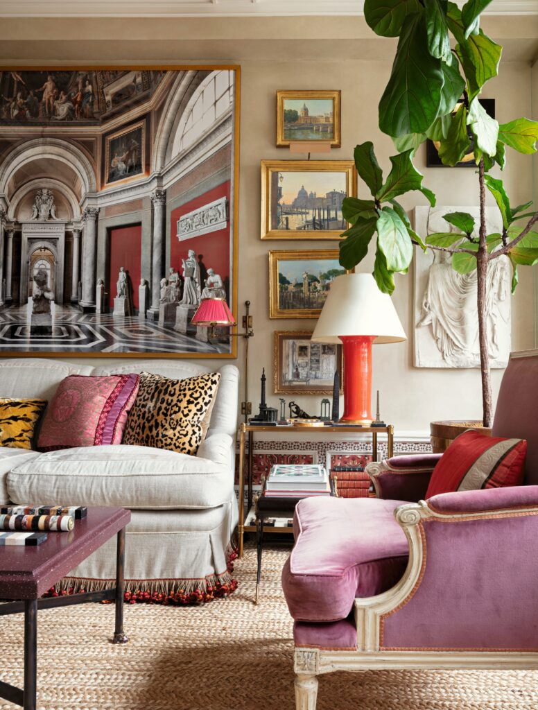 In a room designed by Alexa Hampton, a Massimo Listri
photograph hangs above the sofa creating continuity
between the artwork, plasters and tablescapes layered
throughout the living room.