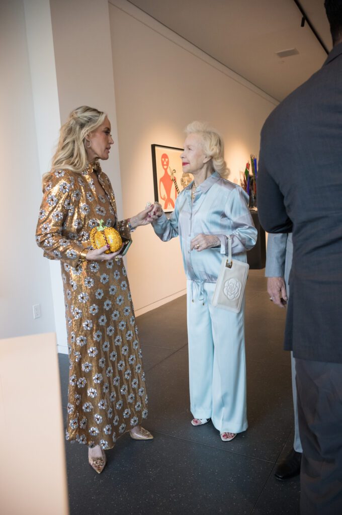 Whitney Kuhn Lawson, Lynn Wyatt share a moment at the Collector's opening of Opera Gallery in River Oaks District (Photo by Daniel Ortiz)