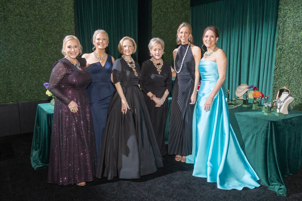 Susan Medina, Reagan Haggerty, Lezlie Monteleone, Margot McKinney, Kelley Roberts, Heather Senter (Photo by Derek Gower)