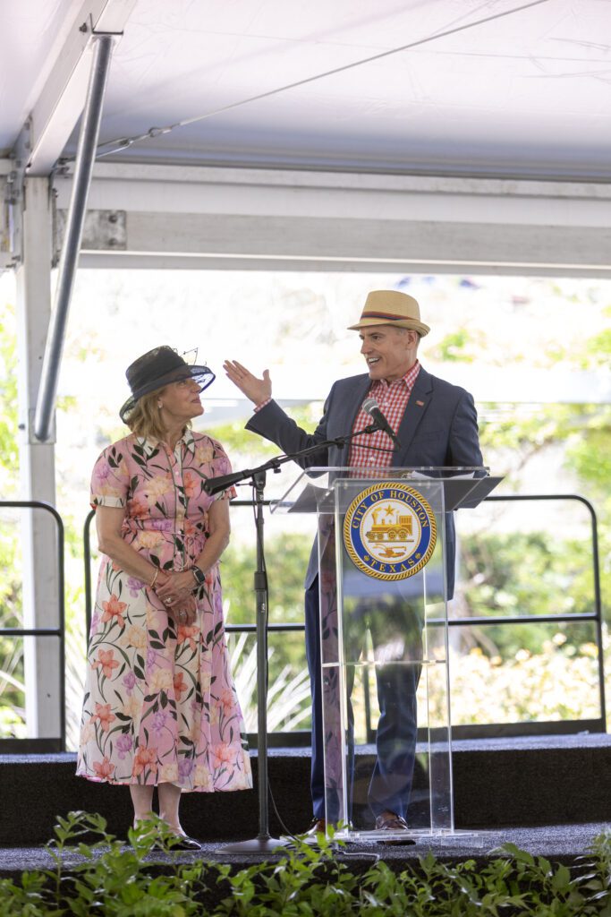 Honoree UT Health Houston representative Maria Pappas, Kevin Foyle at the Hermann Park Conservancy 'Hats in the Park' luncheon (Photo by Jenny Antill)