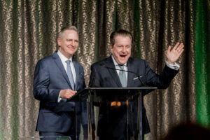 Kurt Grether, Bill Stubbs at podium 02 – photo by Lorena Argueta copy