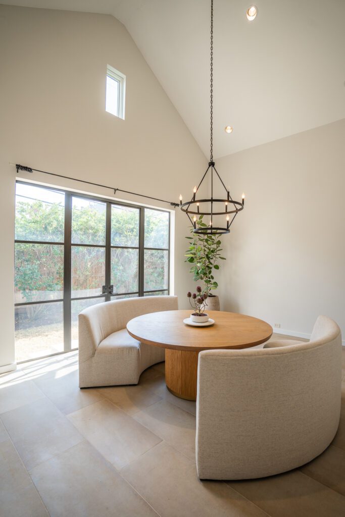 Zubowski’s favorite? A custom dining banquette.