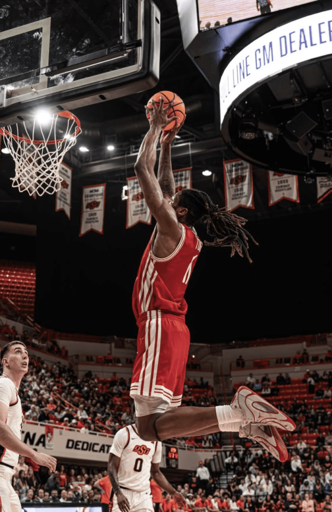 University of Houston unicorn JoJo Tugler knows how to sky. (@UHCougarMBK)