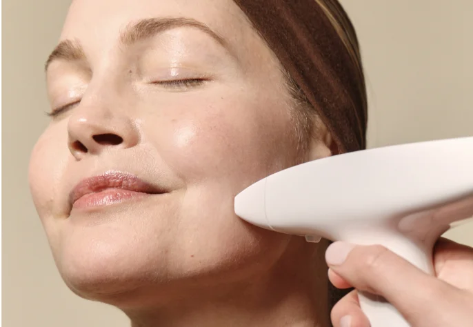 After 10 to 14 days, if you’ve tolerated the first treatment well, you can either repeat the same protocol or try a more powerful one. In addition, like an aesthetic buffet, you can add on enhancements like a detoxifying carbon peel to remove excess oil, bacteria, and the debris that clogs pores–great for those battling breakouts. Or try as I did, their tingling rejuvenator, a gentle chemical peel designed to brighten, lighten, and tighten the skin on your face, neck, and chest. (Photo by Photos Courtesy of Skin Laundry)