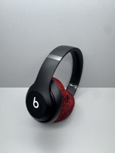 Milos Uzan Beats headphones