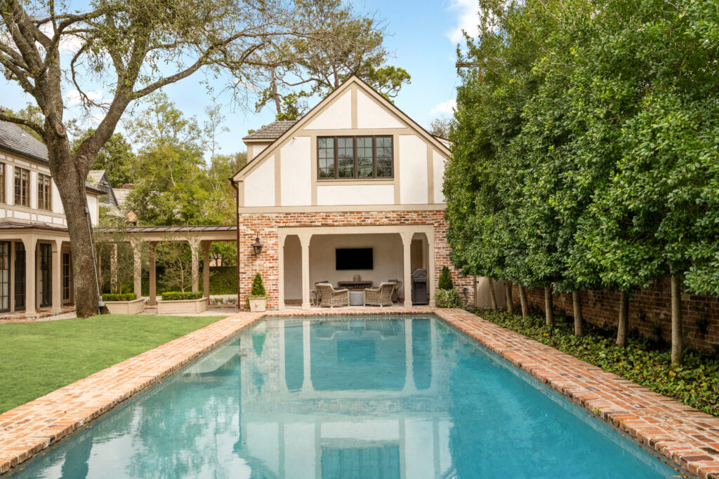 The garage apartment facing the swimming pool at 1419 Kirby (Photo by Sonya Bertolino / Compass)