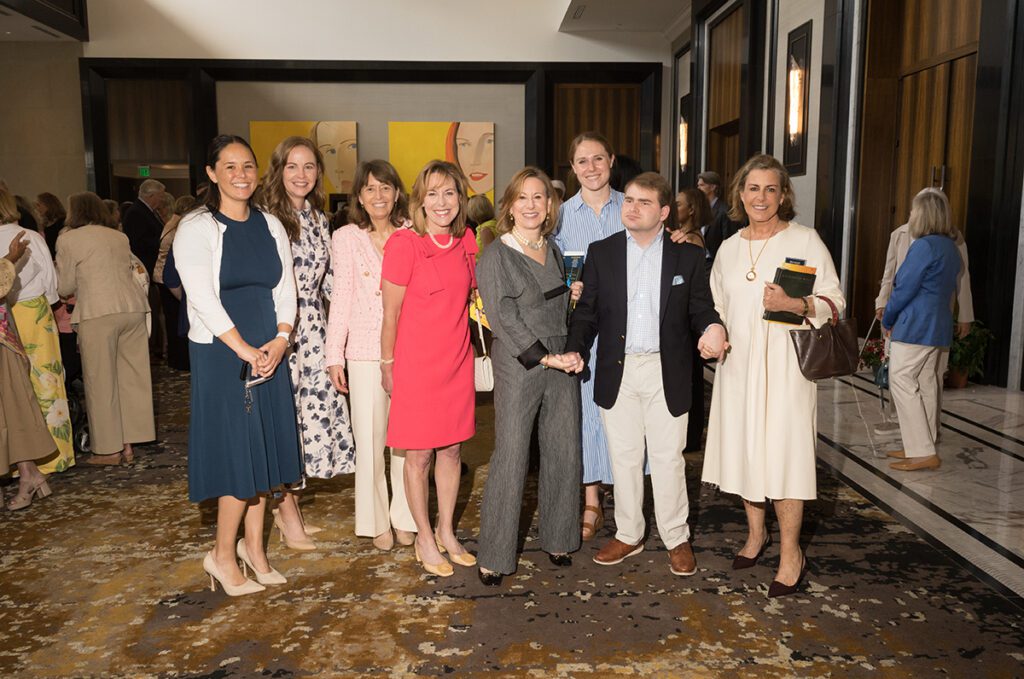 Brookwood friends Lizzie Yoshida, Sarah Fleming, Gail Vozzella, Debbie Sukin, Susan Feigin Harris, Emily Hinton, Jacob Sukin, and Karen Sacher. (Photo credit: Daniel Ortiz)