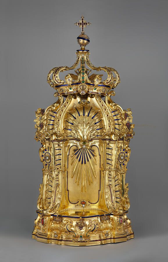 The Throne of Eucharistic Exposition (Naples, 1754) frames the consecrated host within an elaborate architectural structure of gold and gemstones. (Photo by Joseph Coscia Jr.)