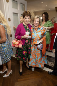 Debby Leighton, Lucy Lewis