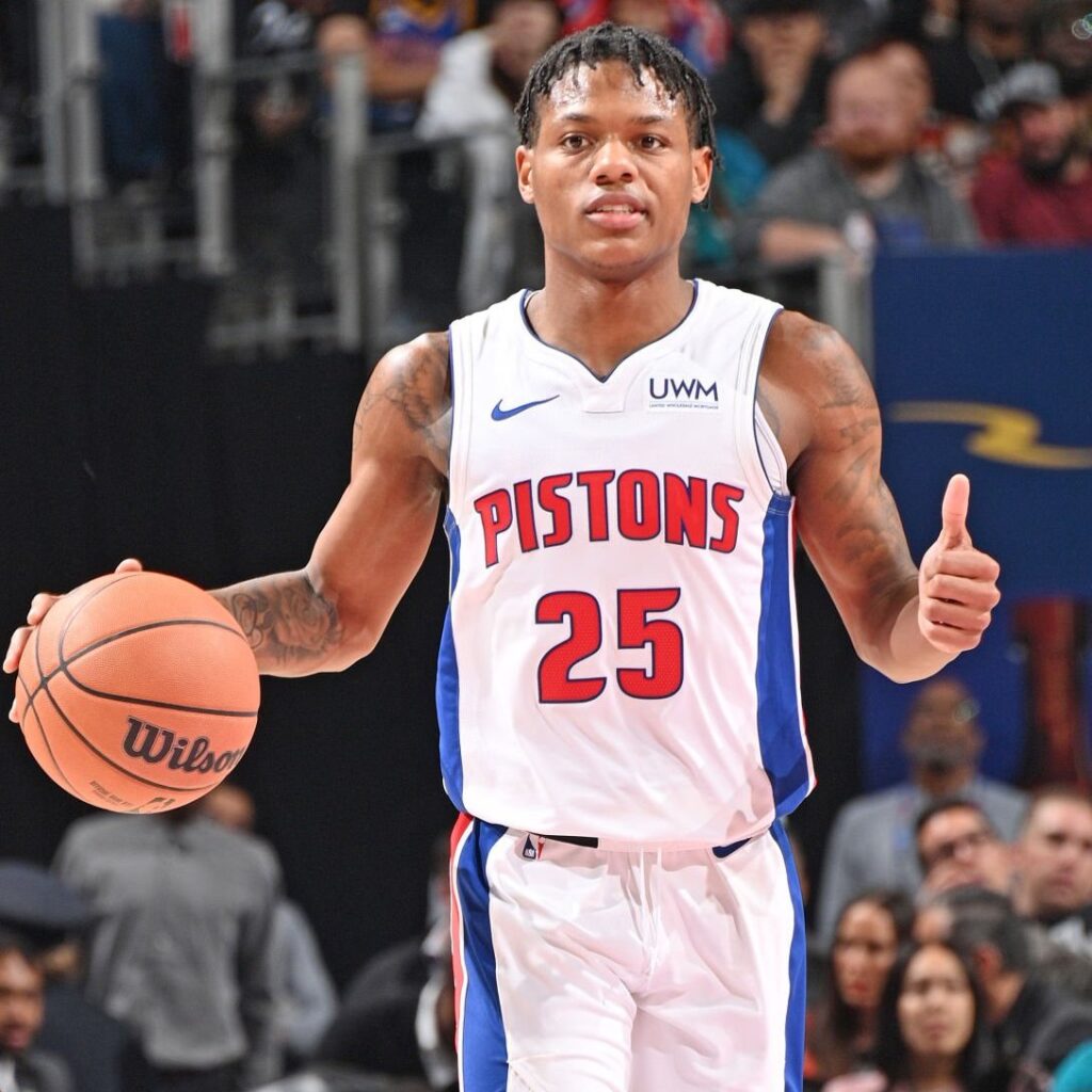 Houston's NBA guard success under Kelvin Sampson, including Marcus Sasser, helped draw coveted transfers Corey Hadnot II and Dedan Thomas Jr. to UH.