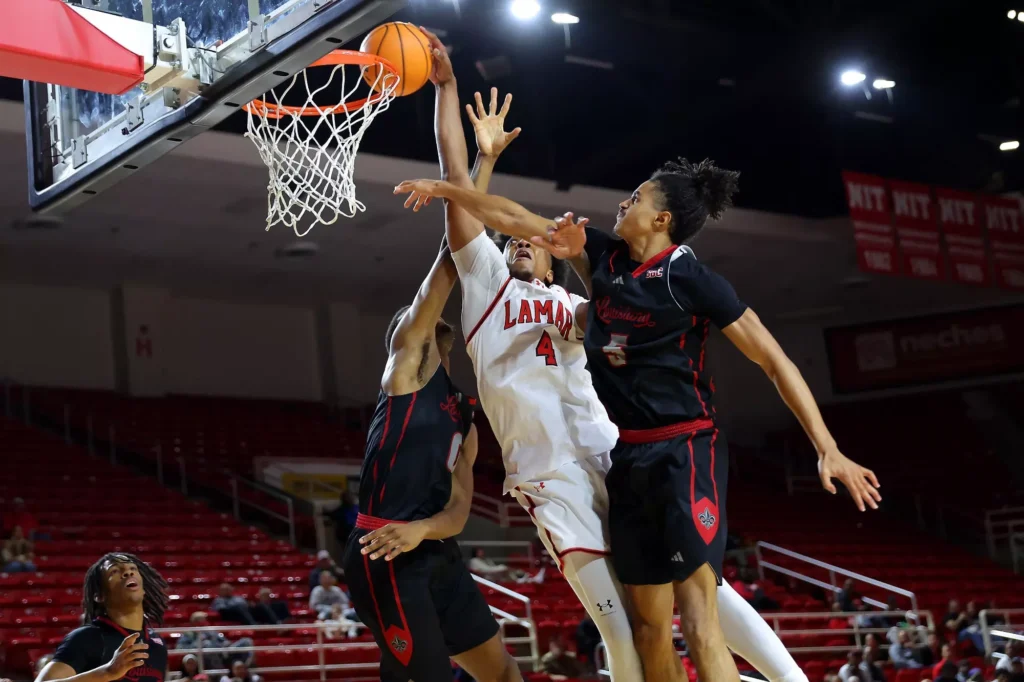 Houston's new coveted transfer portal addition Braden East can certainly get to the rim. 