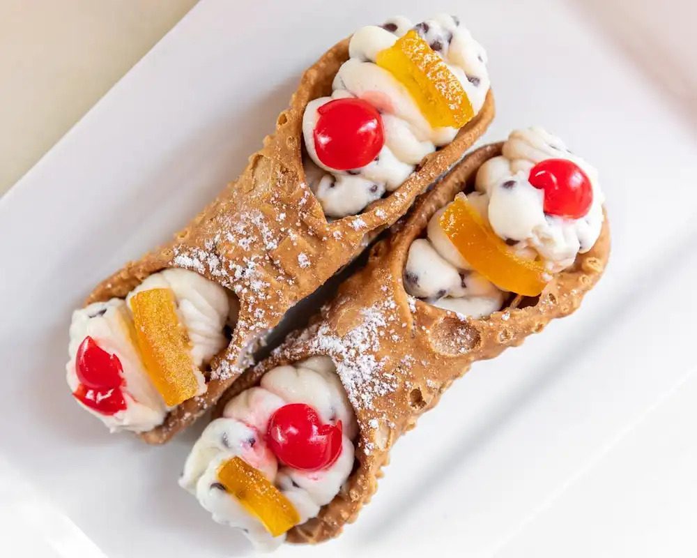 sicilian-baker-cannoli