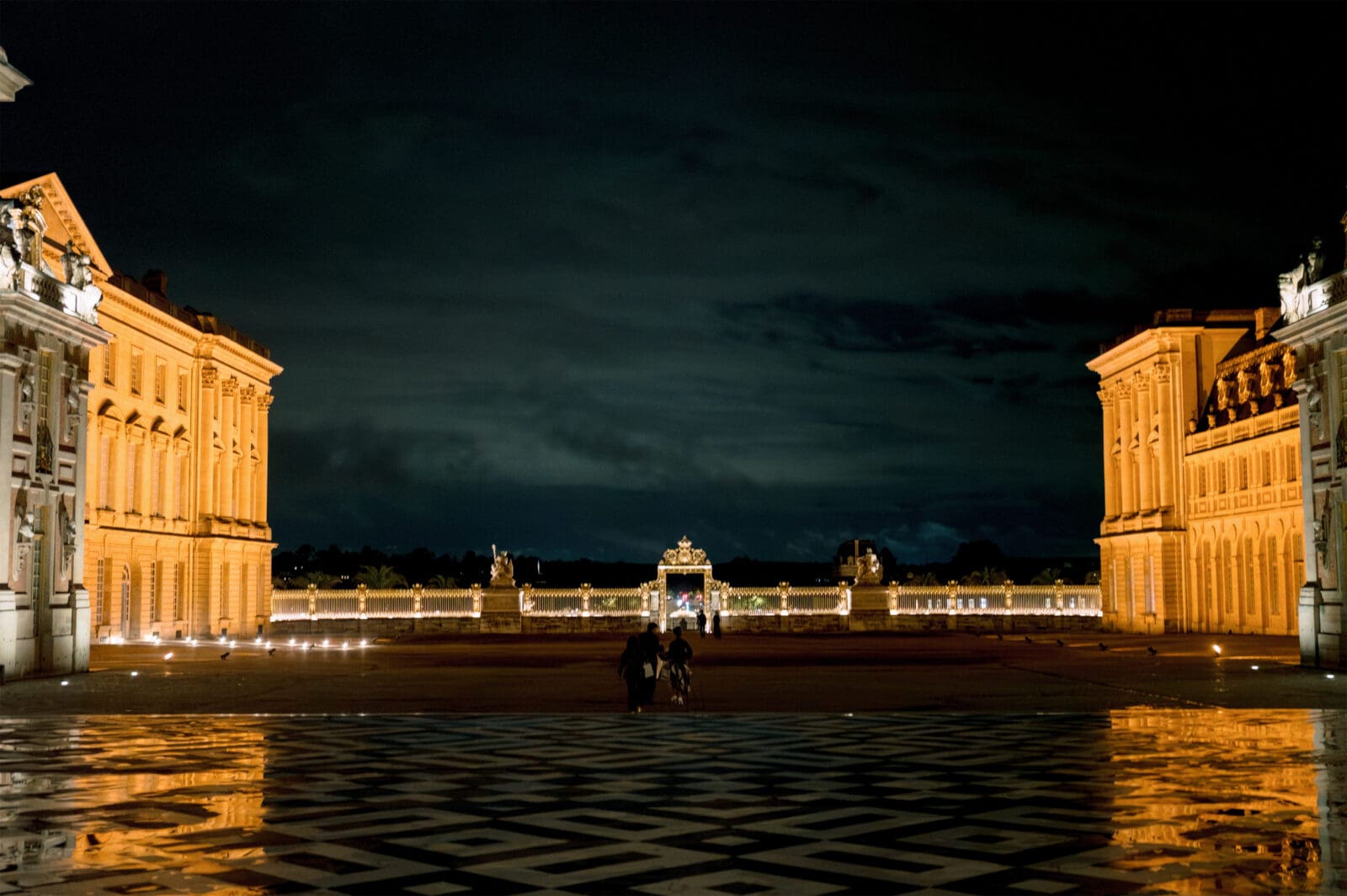 The Palace of Versailles aglow for the American Friends of Versailles soirée (Photo by Catalin Vutcariov)