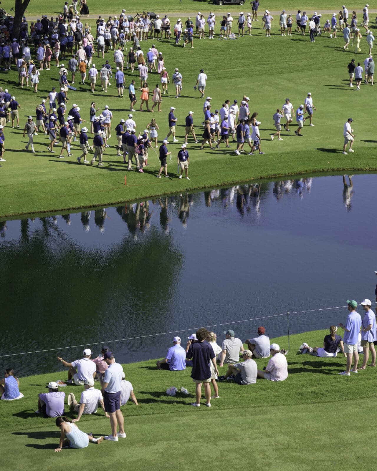 Fans gather around the 18th green as the tournament concludes at Colonial Country Club. (Photo by Walt Burns)