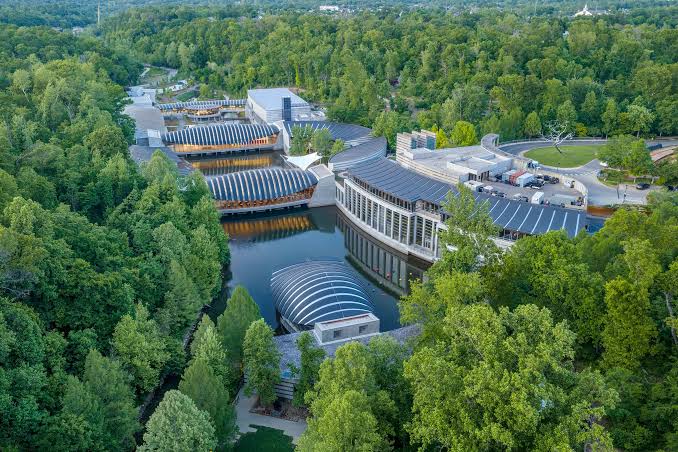 Crystal Bridges Museum of American Art, nestled on 134 sylvan acres in Bentonville, Arkansas,