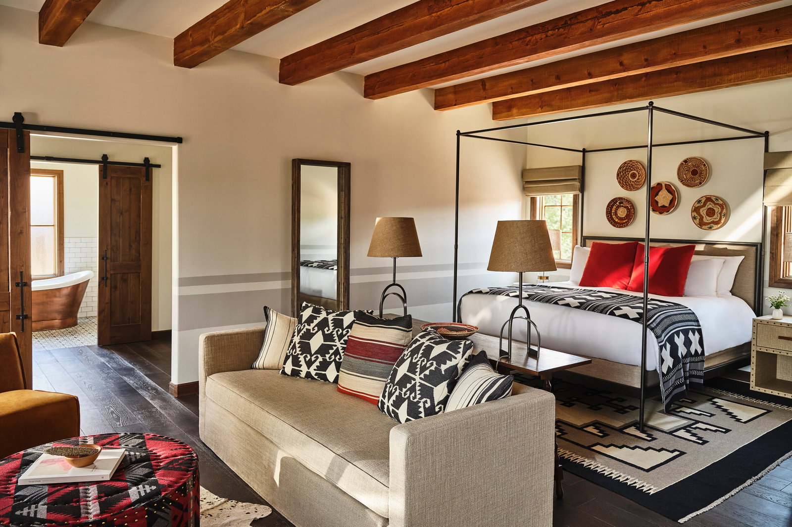 BL_Accommodations_Valley-View-Junior-Suite_2022_050465 (Photo by Auberge Collection)