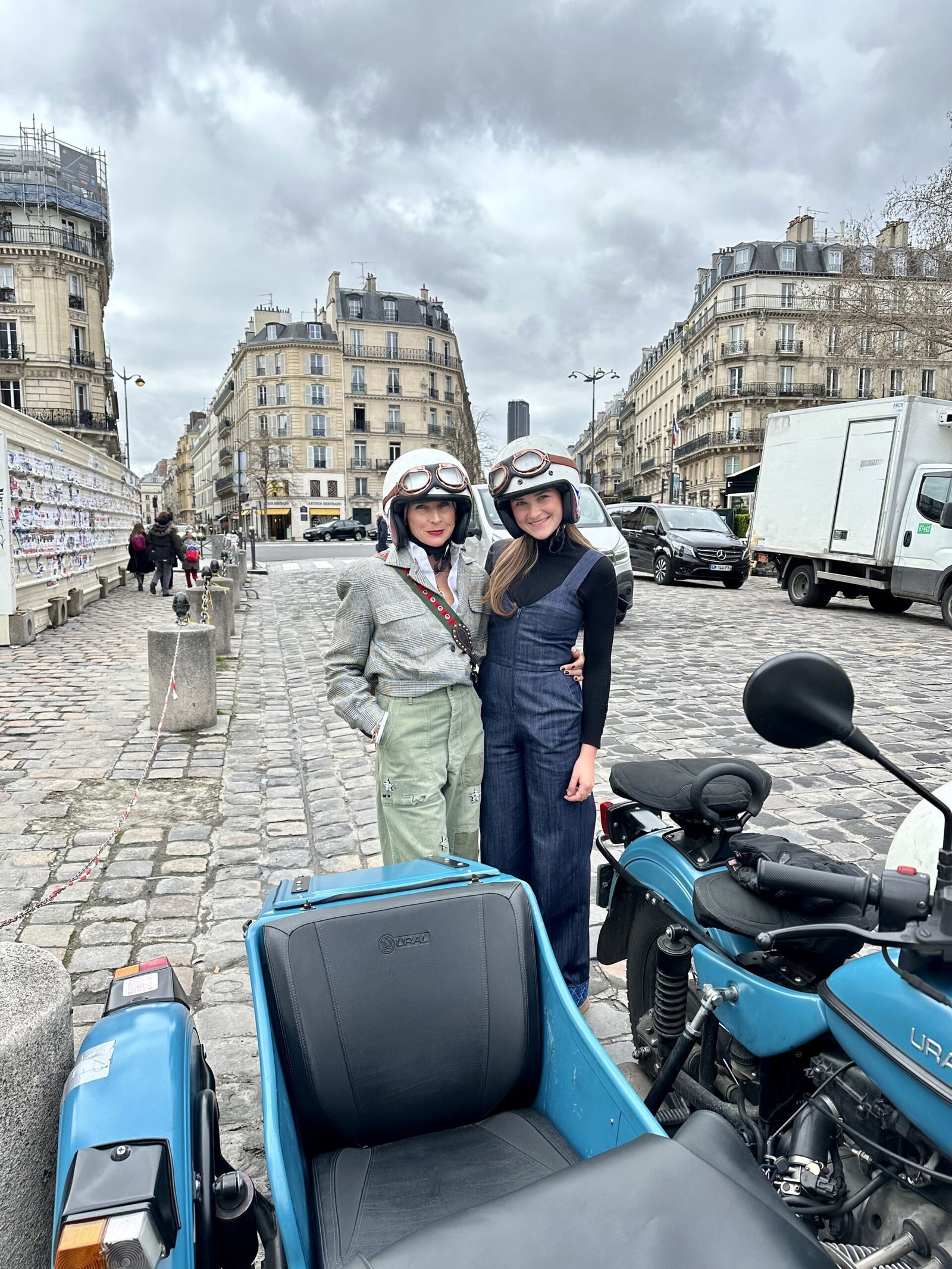 Ellecia Knolle and daughter in Paris