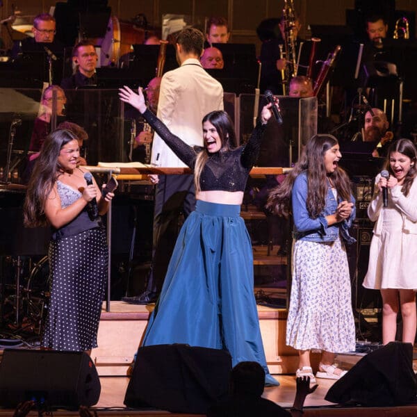 Idina Menzel Shines as the Star of a Record-Breaking Dallas Symphony Orchestra Gala