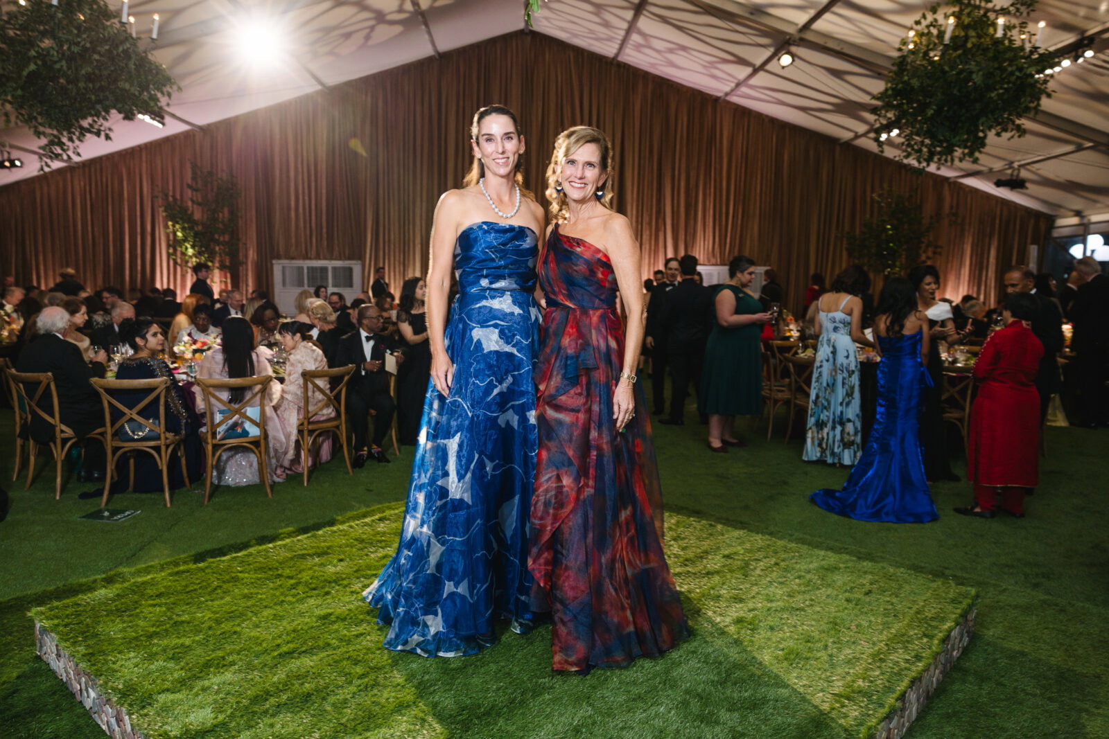 Sarah Stai, Linda Fox at Houston Grand Opera Opening Night gala (Photo by Johnny Than)