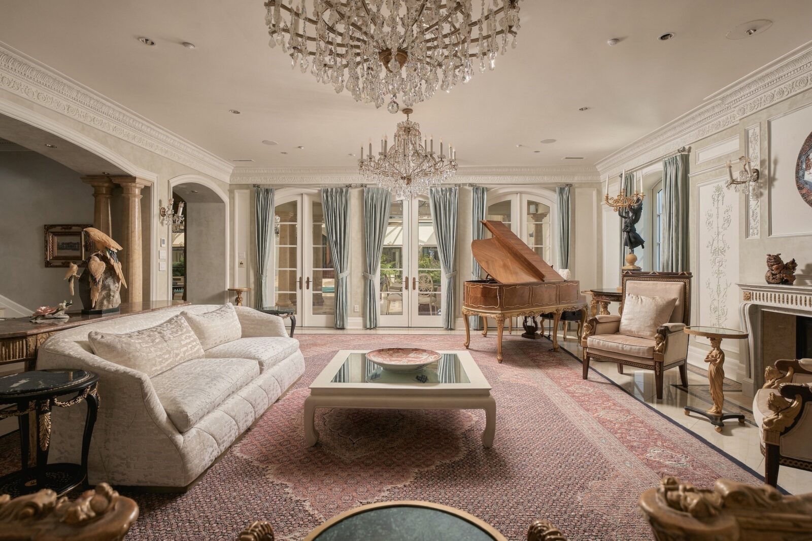 The formal living room The intimate sitting room at 2115 River Oaks Boulevard  (Photo by Aria Media)