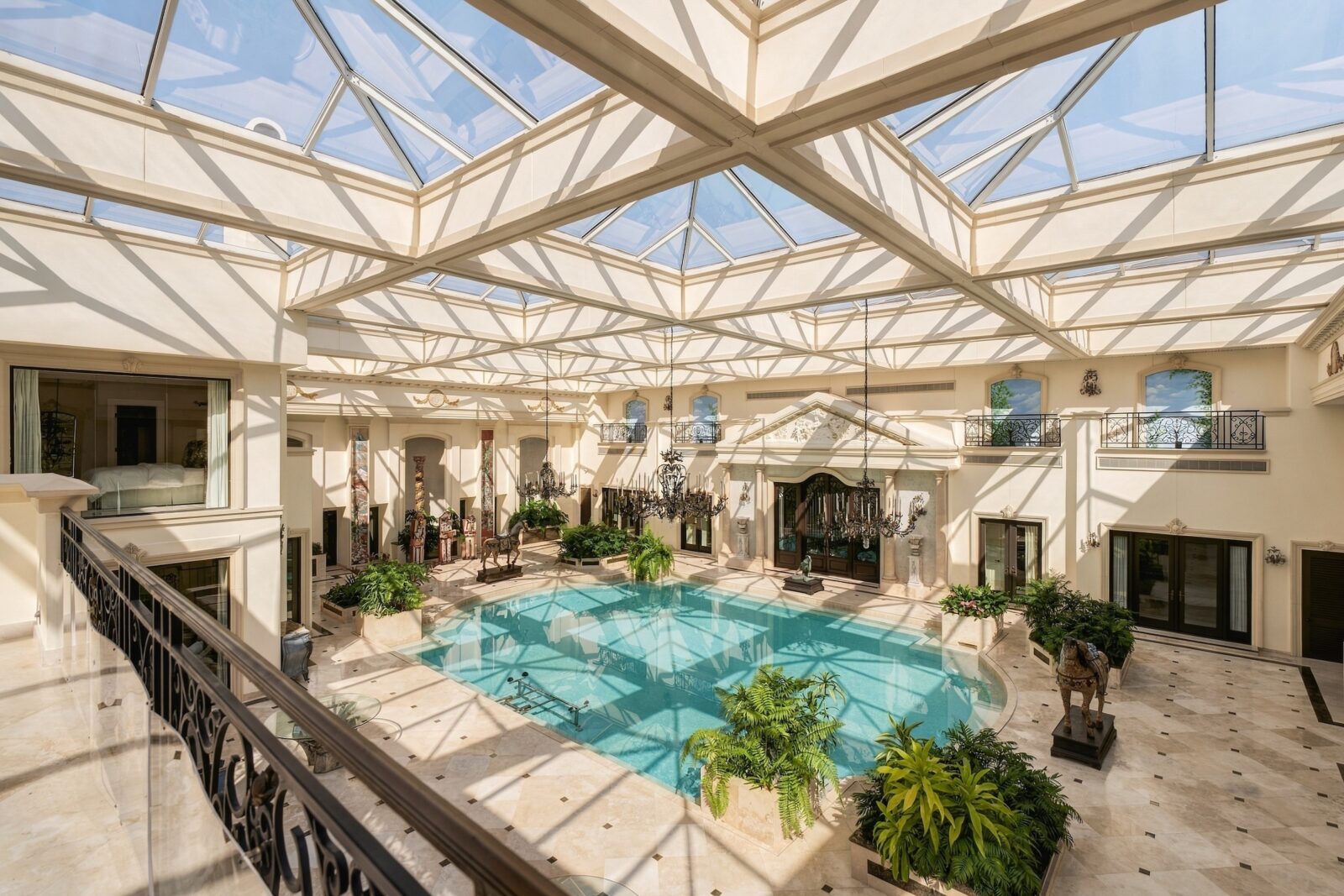 The enclosed swimming pool (Photo by Aria Media)