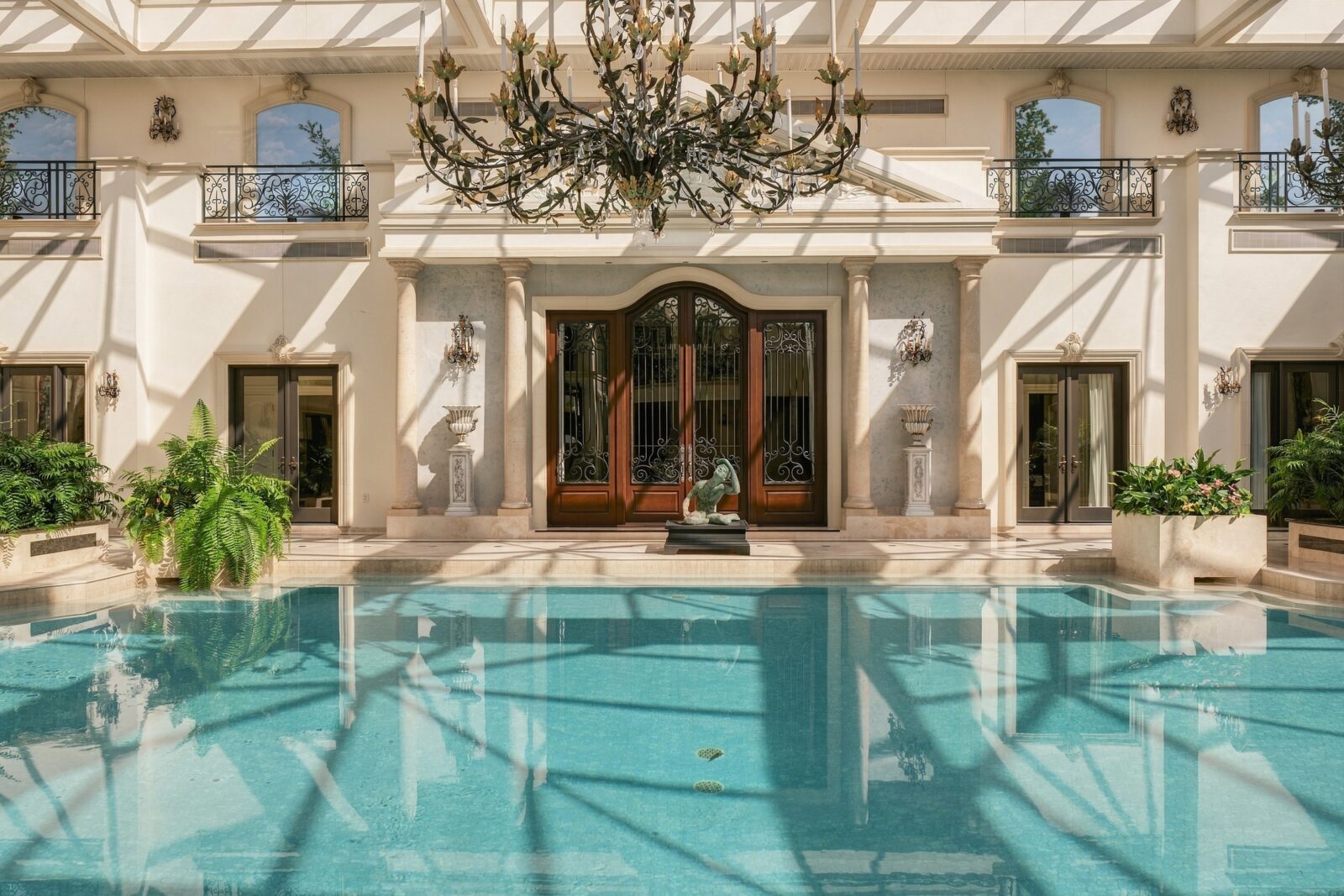  Another view of the salt water pool at 2115 River Oaks Boulevard (Photo by Aria Media)