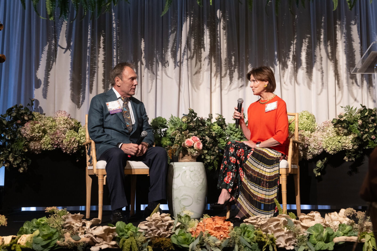Honoree Johnny Steele interviewed by Judy Tate at the Houston Botanic Garden annual luncheon (Photo by Daniel Ortiz)