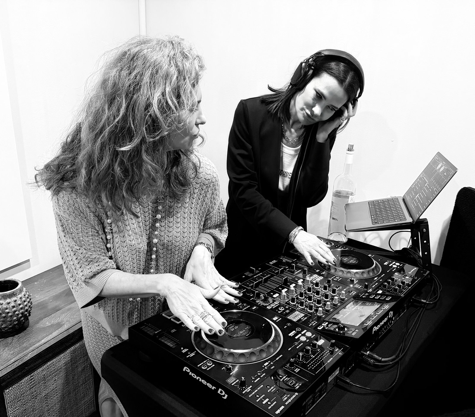 Mary Steen, Francine Ballard (Photo by Priscilla Dickson)