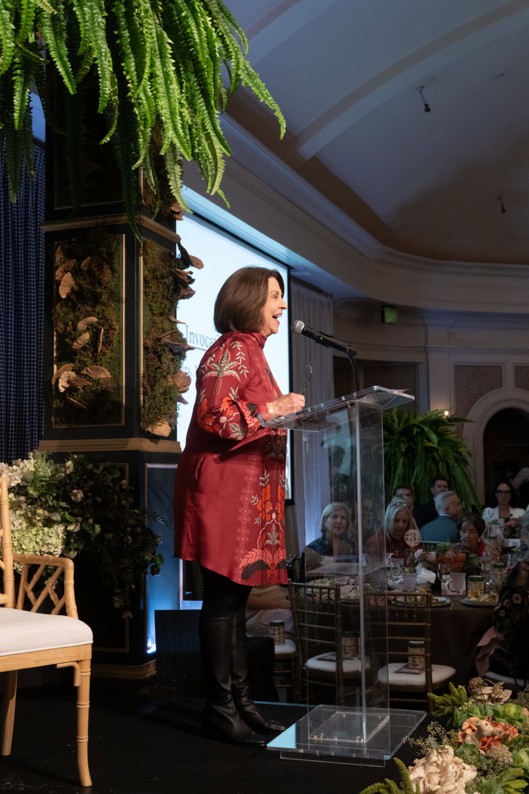 The Rev. Mary Gracely leads the invocation at the Houston Botanic Garden annual luncheon (Photo by Daniel Ortiz)