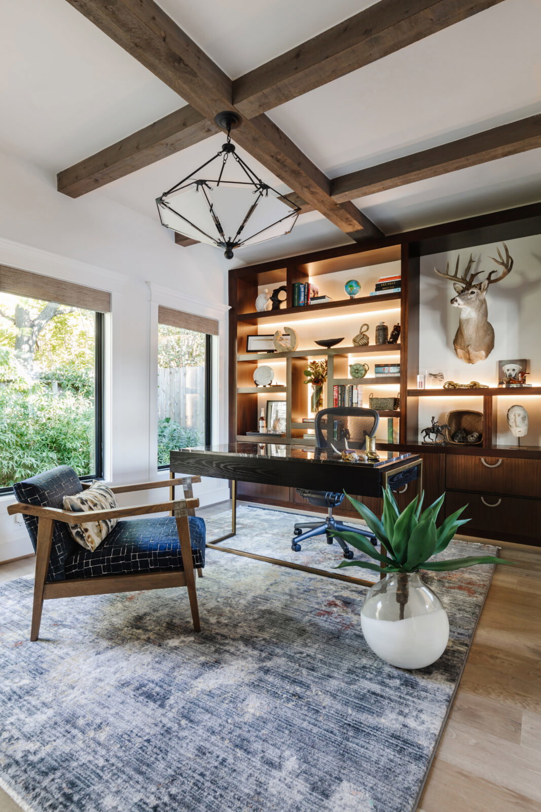 With the home’s modern architecture, exceptional craftsmanship, thoughtful design, and distinctive architectural details, it’s easy to see why this home is turning heads.