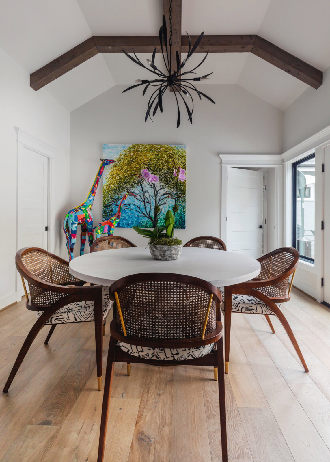 If you’re looking to call Montrose home before the holidays hit, look no further than 1909 Taft Street.